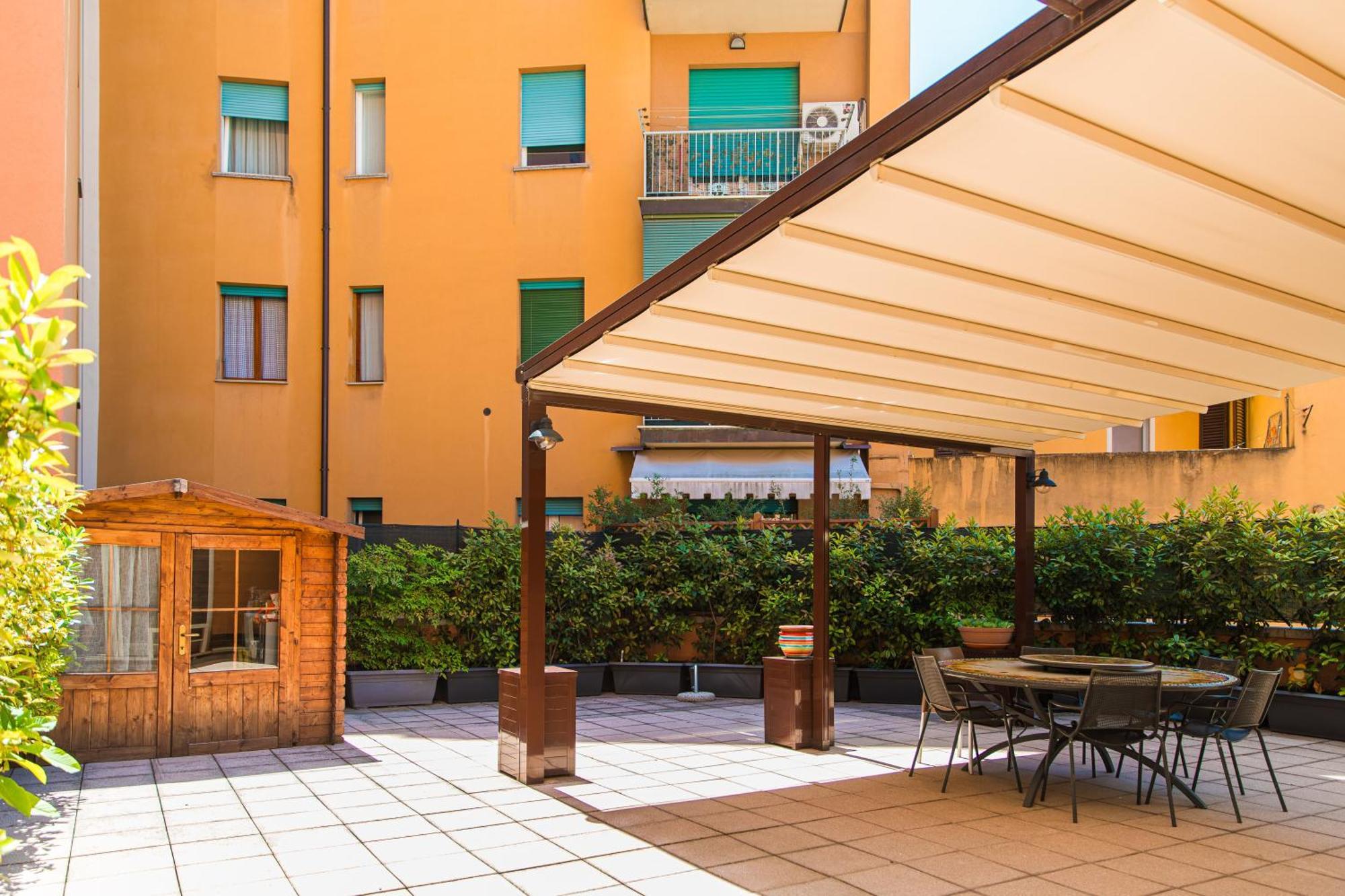 Nettuno Apartment - Private Garden In Bologna Center Экстерьер фото